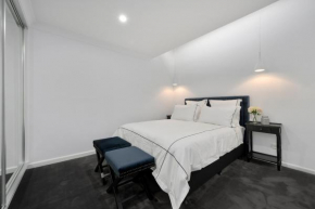 Elegant Escape on Thompson, Albury